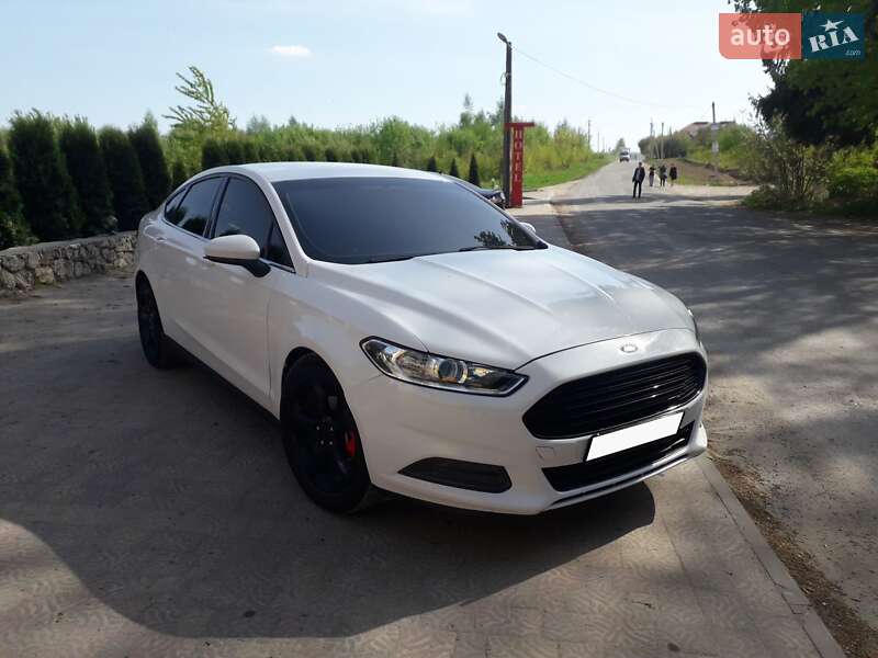 Седан Ford Fusion 2015 в 
