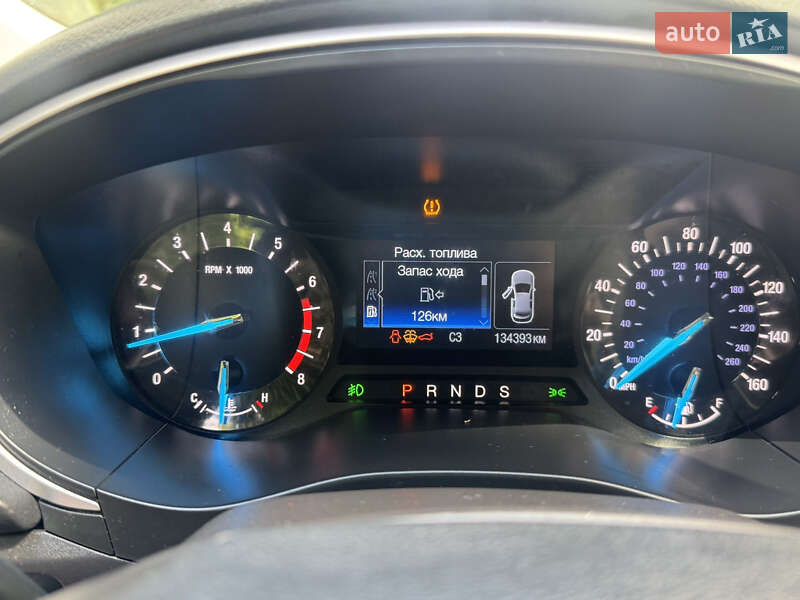 Седан Ford Fusion 2015 в Чернівцях