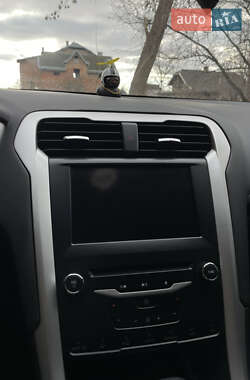 Седан Ford Fusion 2014 в 