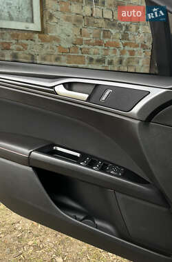 Седан Ford Fusion 2014 в 