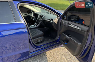 Седан Ford Fusion 2015 в 