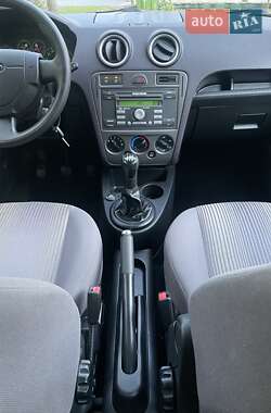 Хэтчбек Ford Fusion 2008 в 