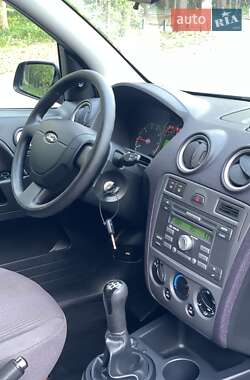 Хэтчбек Ford Fusion 2008 в 