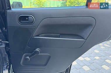 Хэтчбек Ford Fusion 2009 в 