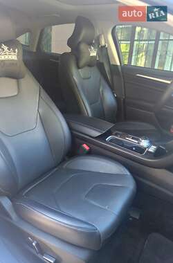 Седан Ford Fusion 2018 в 