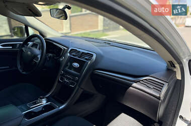 Седан Ford Fusion 2016 в 