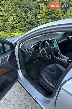 Седан Ford Fusion 2013 в 