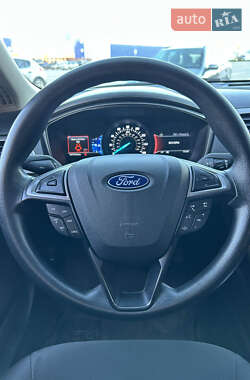Седан Ford Fusion 2018 в 