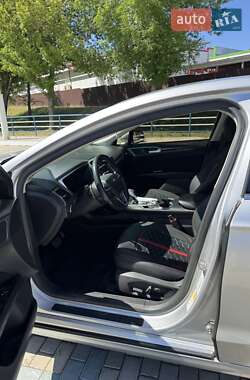 Седан Ford Fusion 2015 в 