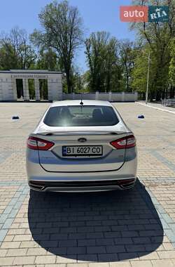 Седан Ford Fusion 2015 в 