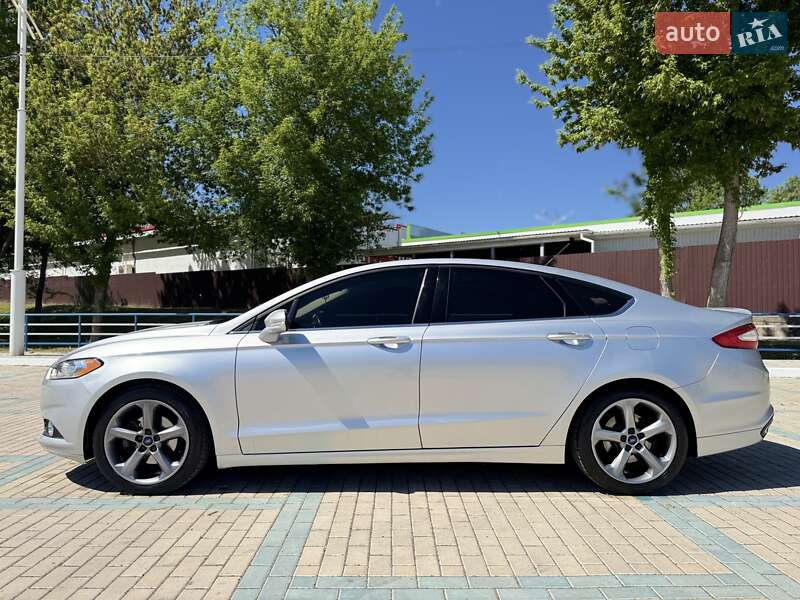 Седан Ford Fusion 2015 в Измаиле