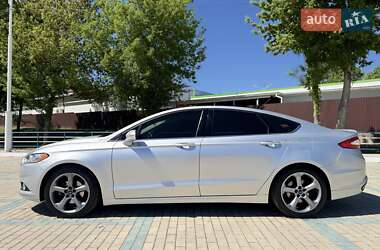Седан Ford Fusion 2015 в 