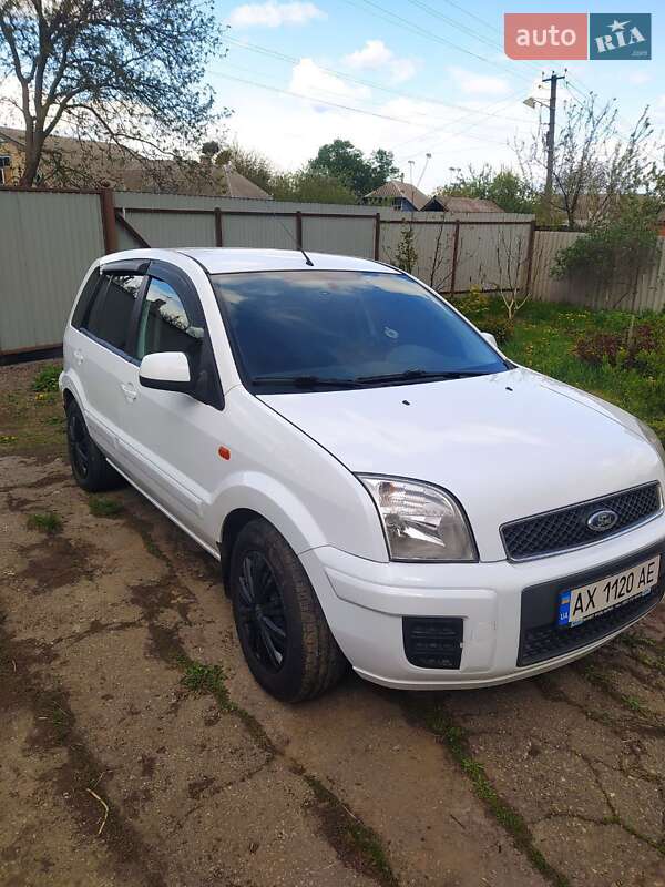 Хэтчбек Ford Fusion 2010 в 