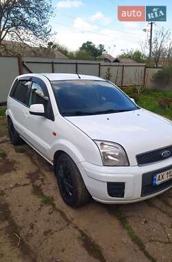 Хэтчбек Ford Fusion 2010 в 