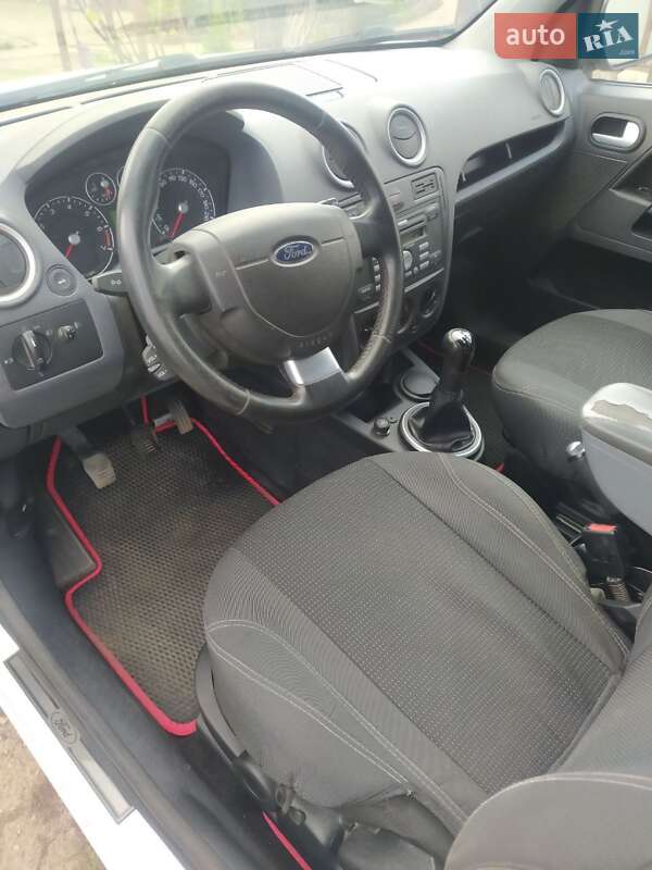 Хэтчбек Ford Fusion 2010 в Харькове
