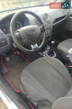 Хэтчбек Ford Fusion 2010 в 
