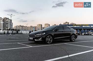 Седан Ford Fusion 2018 в 