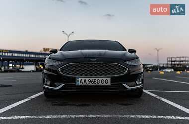 Седан Ford Fusion 2018 в 