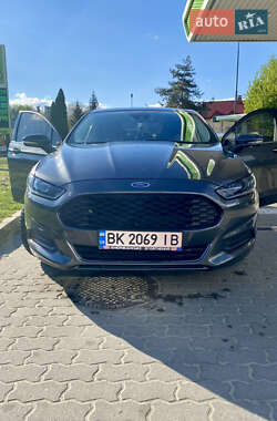 Седан Ford Fusion 2015 в Львове