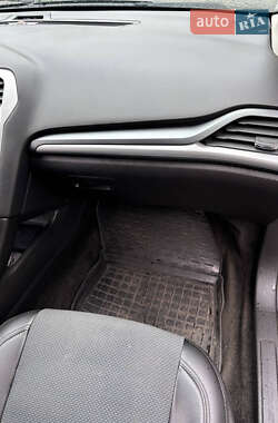 Седан Ford Fusion 2014 в 