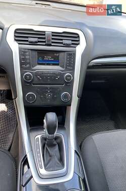 Седан Ford Fusion 2015 в 
