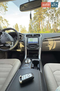 Седан Ford Fusion 2016 в 
