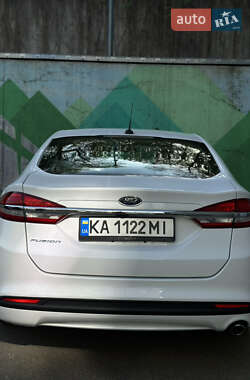 Седан Ford Fusion 2016 в 
