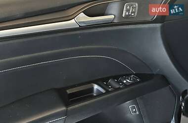 Седан Ford Fusion 2019 в 
