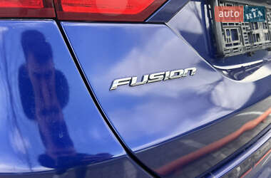 Седан Ford Fusion 2015 в 