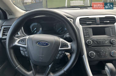 Седан Ford Fusion 2015 в 