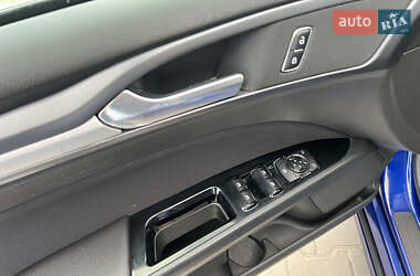 Седан Ford Fusion 2015 в 