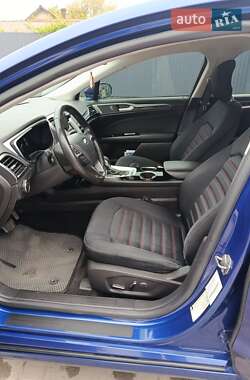 Седан Ford Fusion 2013 в 