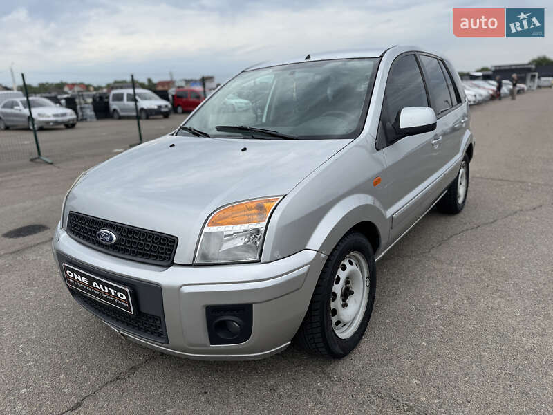 Хэтчбек Ford Fusion 2011 в 