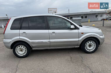 Хэтчбек Ford Fusion 2011 в 
