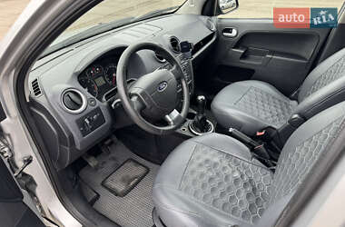 Хэтчбек Ford Fusion 2011 в 
