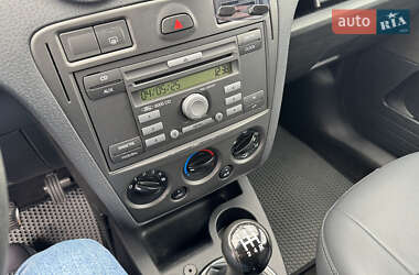 Хэтчбек Ford Fusion 2011 в 