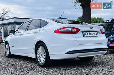 Седан Ford Fusion 2013 в 