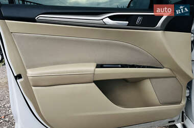 Седан Ford Fusion 2013 в 