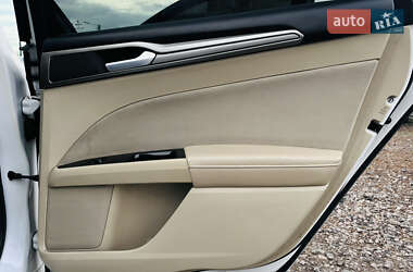 Седан Ford Fusion 2013 в 