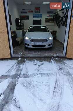 Седан Ford Fusion 2015 в 