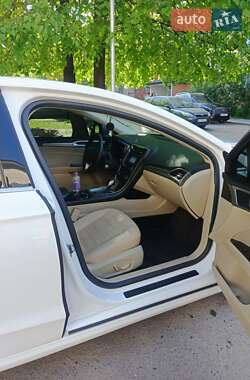 Седан Ford Fusion 2015 в 