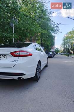 Седан Ford Fusion 2015 в 