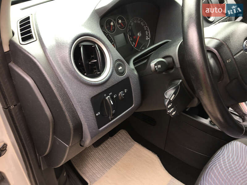 Хэтчбек Ford Fusion 2011 в Ровно