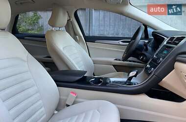Седан Ford Fusion 2014 в 