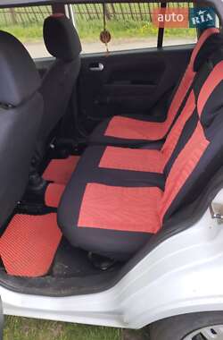 Хэтчбек Ford Fusion 2010 в 