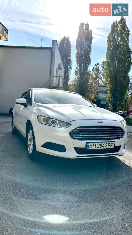 Седан Ford Fusion 2015 в 