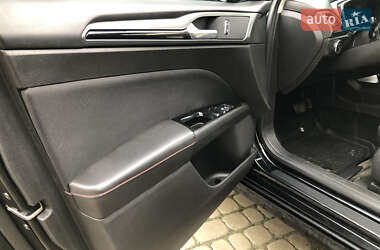 Седан Ford Fusion 2016 в 