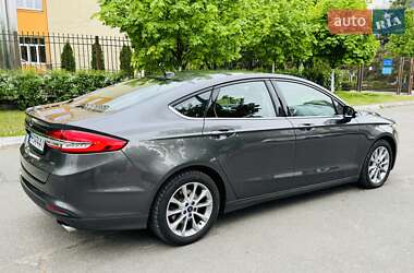 Седан Ford Fusion 2017 в 