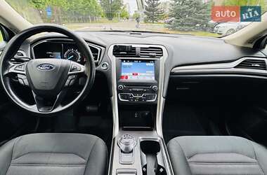 Седан Ford Fusion 2017 в 