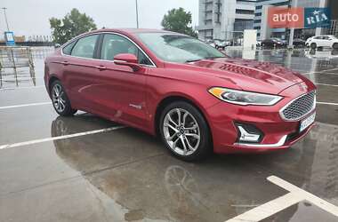 Седан Ford Fusion 2018 в 